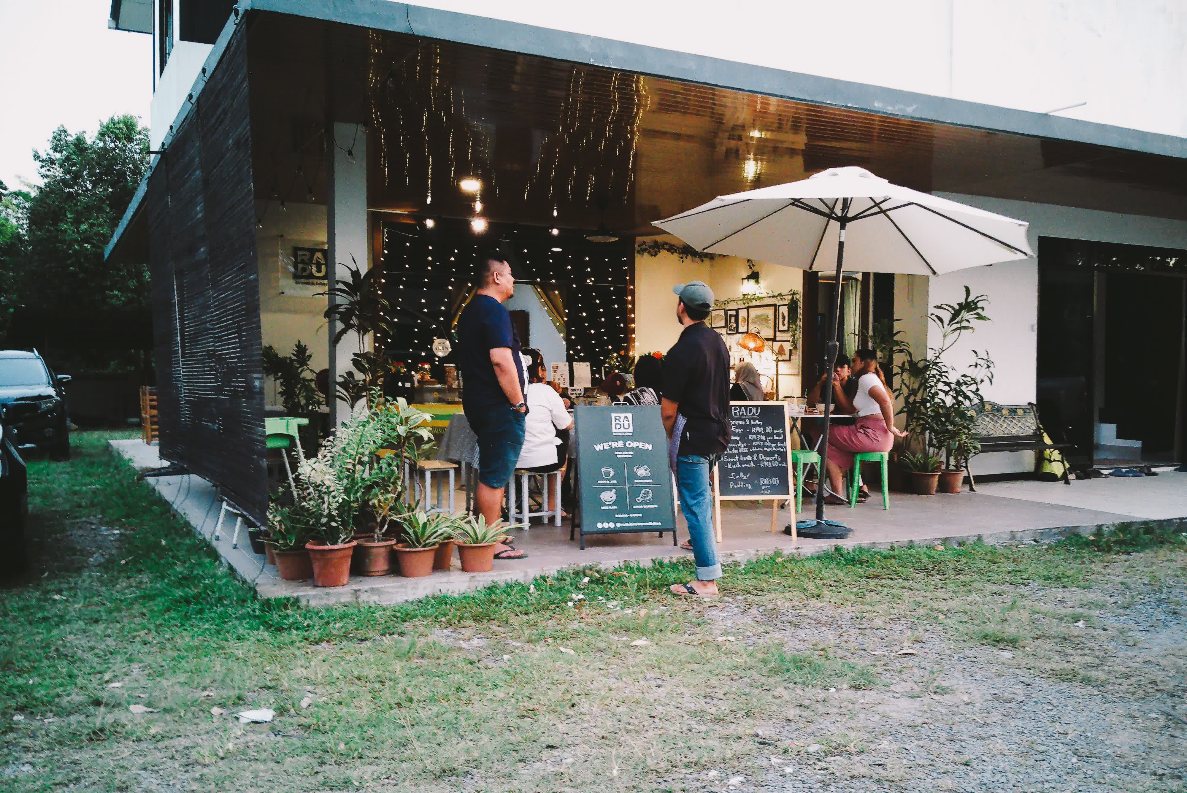 Restaurants, cafes and bars
